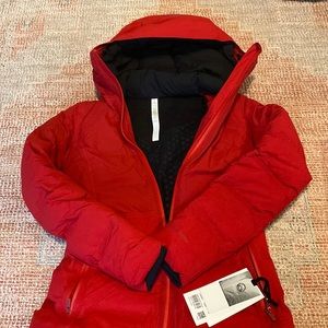 Brand New Lululemon Women’s Jacket (size 4)